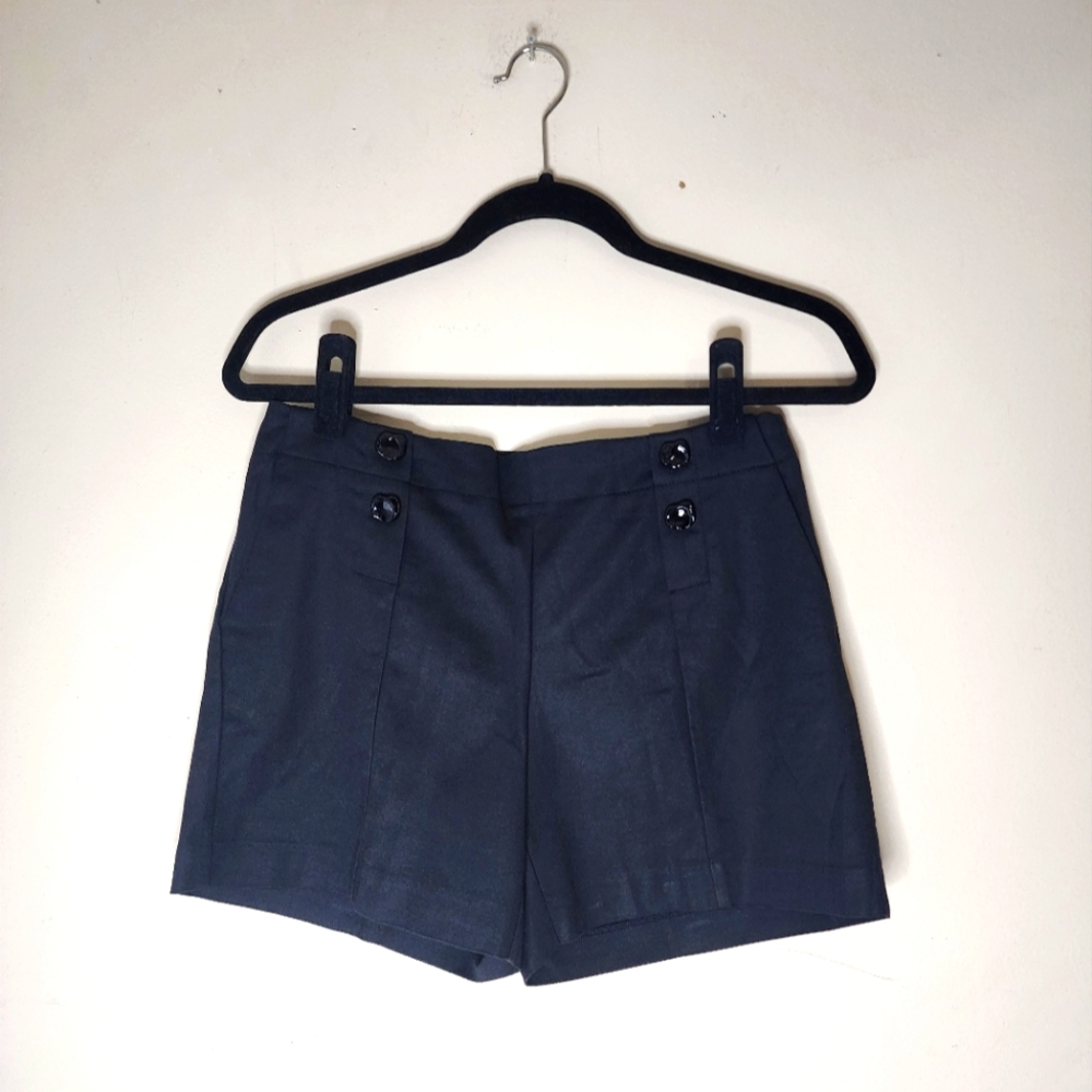 Vince Camuto Black Shorts w/ Black Buttons Detail Size 2